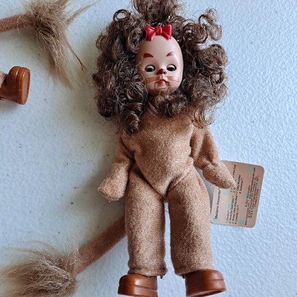 Madame Alexander Wizard of Oz Lion dolls - Picture 2 of 5